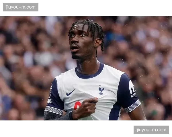 官方声明：热刺中场比苏马因膝伤提前告别本赛季