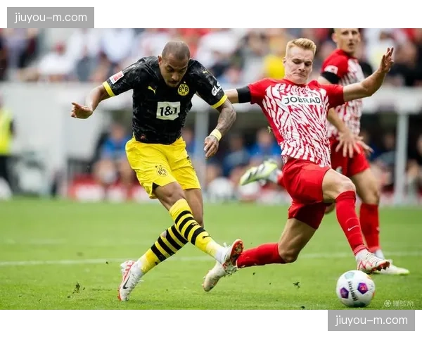 压哨扳平后的失落：记录波鸿球员在错失三分后的更衣室时刻