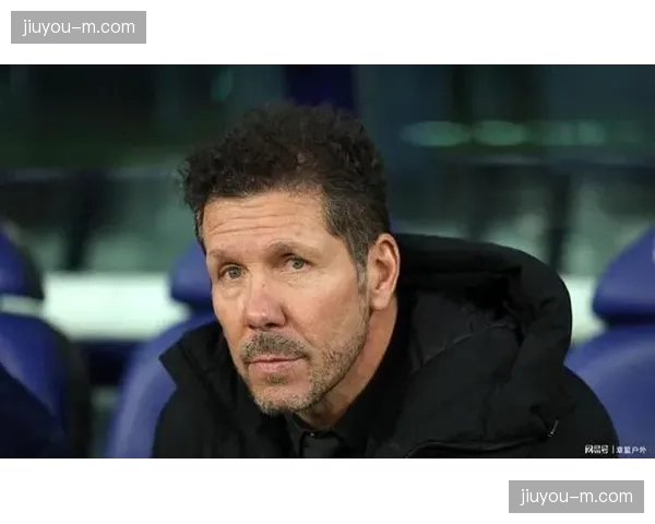 塞维利亚主场球迷高喊-控球无用-，马竞爆冷输球后西蒙尼面色凝重